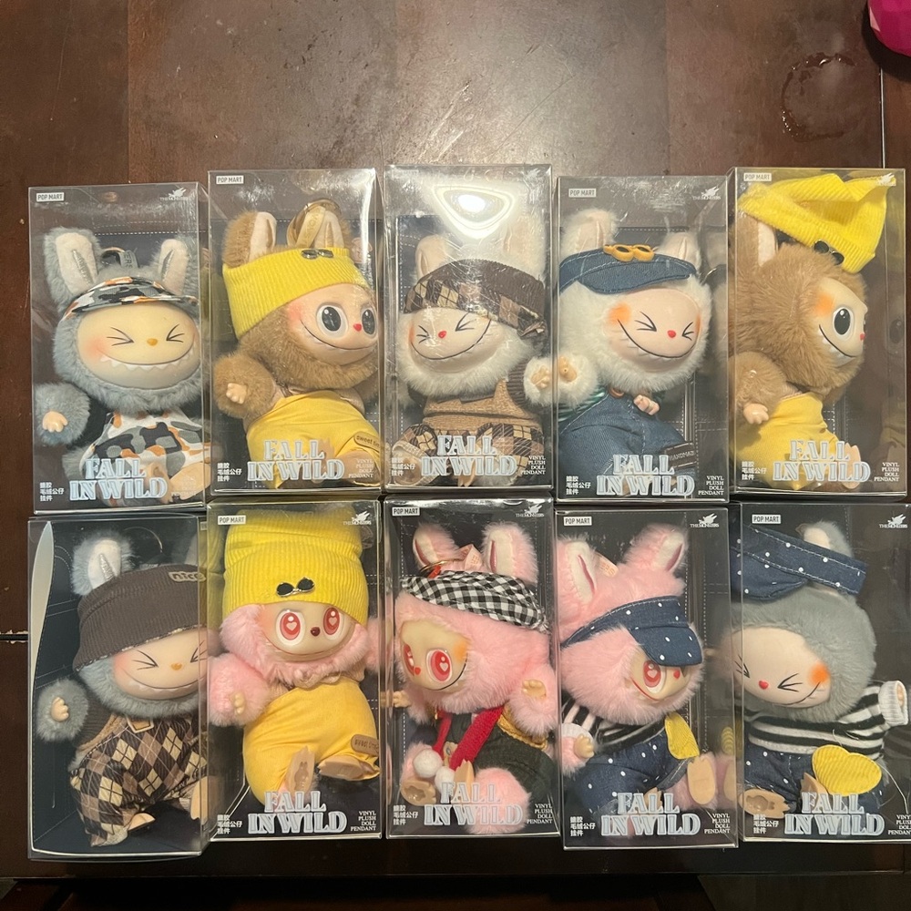 10 labubus